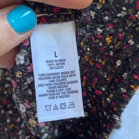 NWT Aeropostale floral cut out crop top with puff sleeves. - Picture 6 of 16